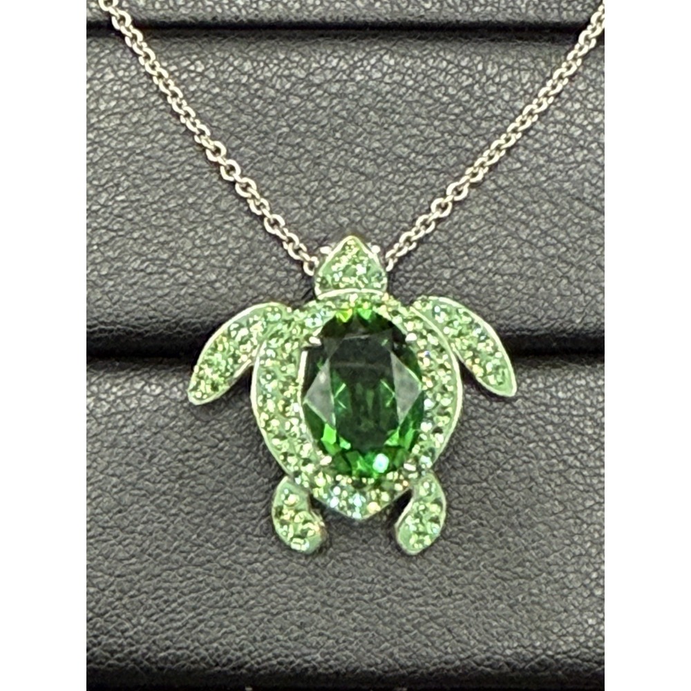 EUC Sterling Silver Green Crystal Turtle 12 Grams 18" J19